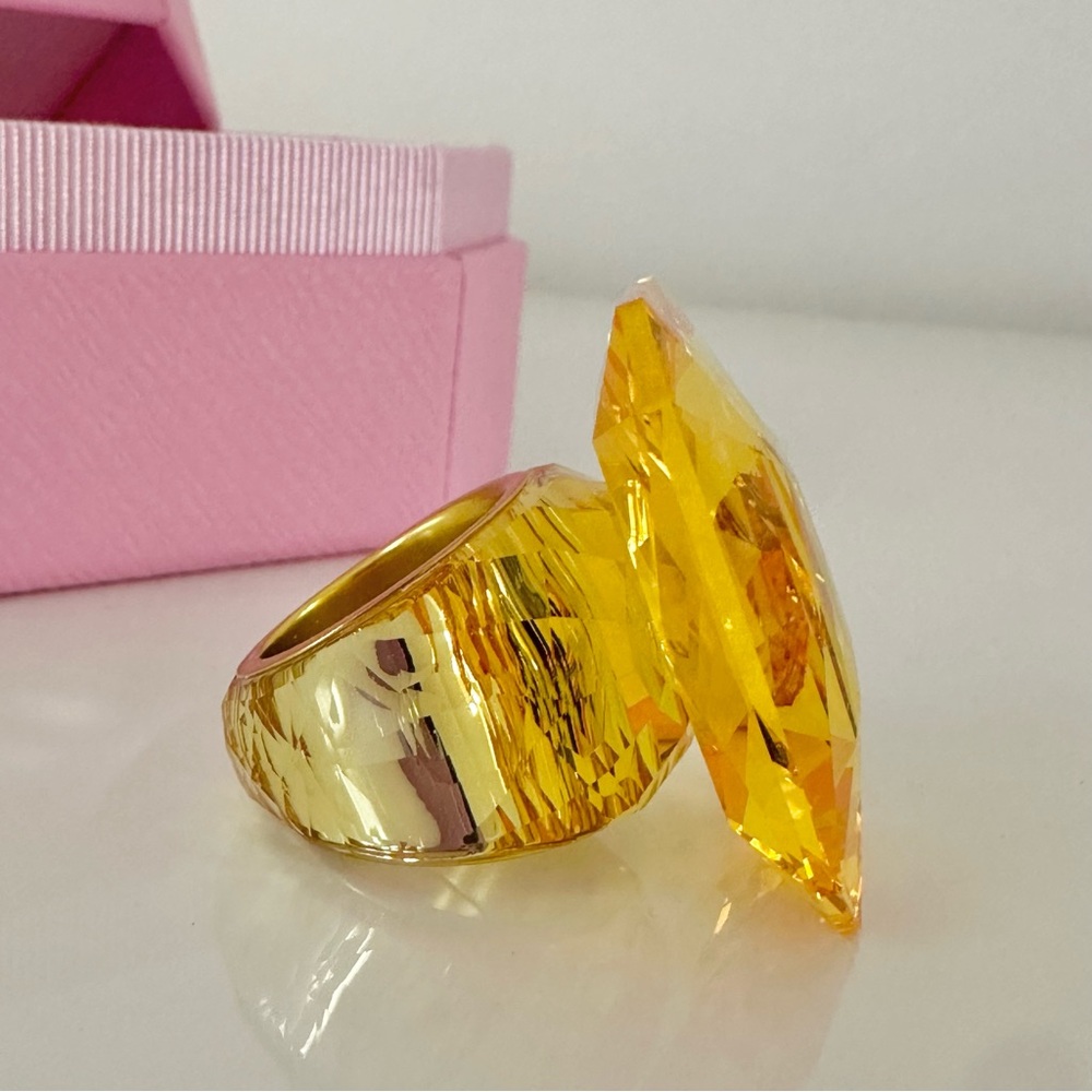 Atelier Swarovski Lucent cocktail ring
Octagon cut, Yellow - Picture 12 of 14